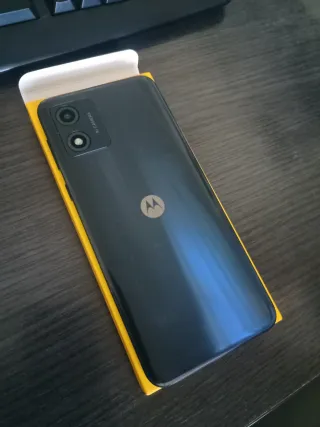 Motorola e13. Pantalla 6,50"