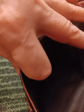 Monedero de piel con diseño de estrellas y lunas