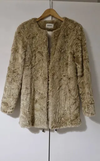 Abrigo pelo Stradivarius beige