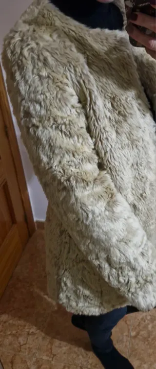 Abrigo pelo Stradivarius beige