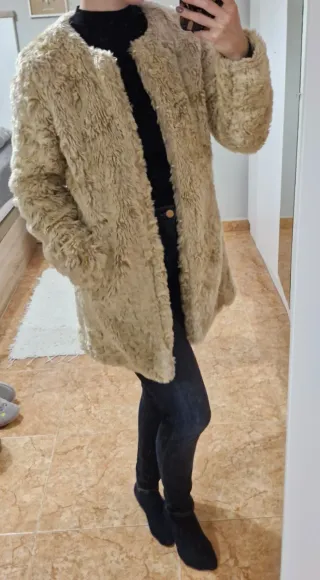 Abrigo pelo Stradivarius beige