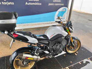 Yamaha FZ8 Blanca y Dorada año 2011 27000 kl