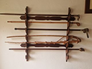 Cazuela de cobre antigua con soporte