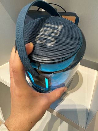 Altavoz T&G con luces LED