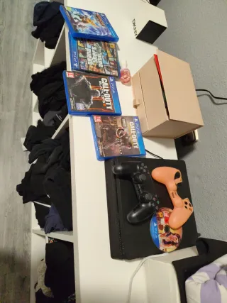 PS4 Slim Nero + 4 Giochi