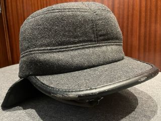 Gorro Armani con Orejeras Gris Oscuro