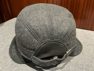 Gorro Armani con Orejeras Gris Oscuro