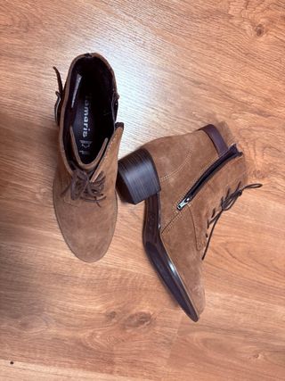 Botines Tamaris Marrones con Cordones