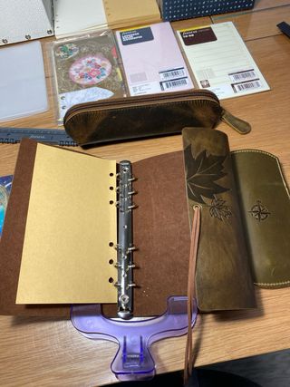 Lote Cuaderno Cuero, Recambios y Pegatinas