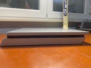 PS4 Slim 500GB + 4 Giochi