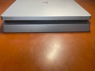 PS4 Slim 500GB + 4 Giochi