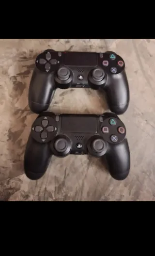 PS4 1TB + 2 Controller + 2 Giochi