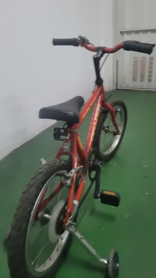 Bicicleta infantil roja Graper Runner 16