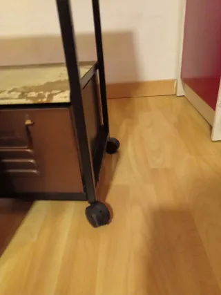 Mueble estilo vintage industrial con ruedas