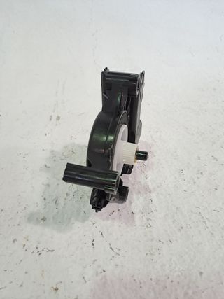 MOTOR ELEVALUNAS DELANTERO DERECHO OPEL CORSA F