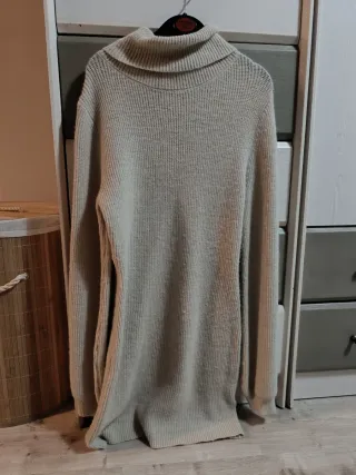 Vestido de punto cuello alto beige