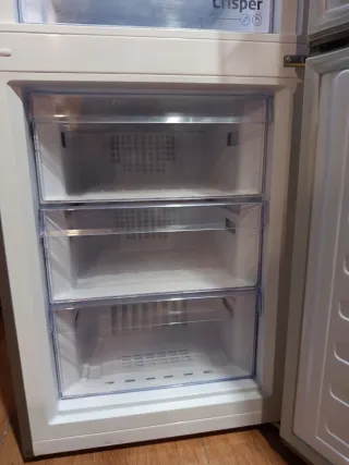 Frigorífico Beko plateado