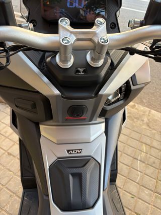 Moto Vogue SR1 ADV 900 km 2200 no negociables como