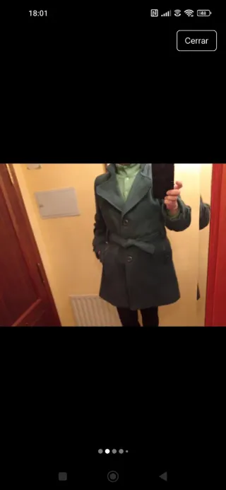 Abrigo corto verde botella con capucha