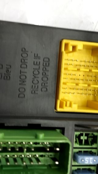 CAJA RELES / FUSIBLES PEUGEOT 508 (2)