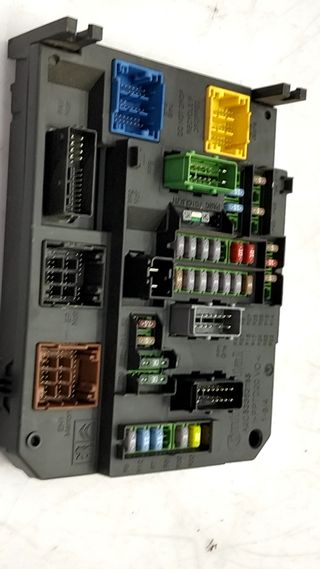 CAJA RELES / FUSIBLES PEUGEOT 508 (2)