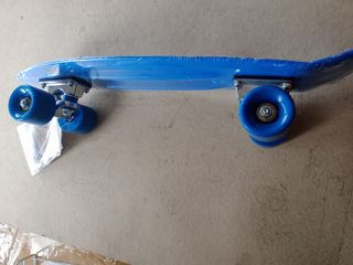 Monopatín azul