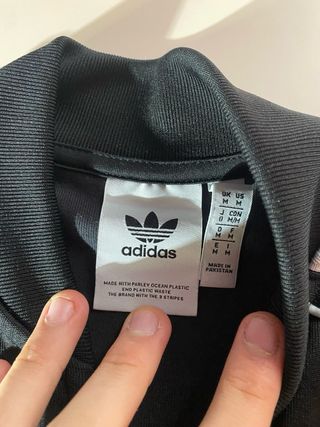 Chaqueta Adidas Negra con Rayas Blancas