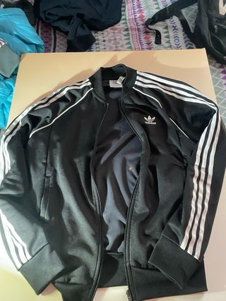 Chaqueta Adidas Negra con Rayas Blancas