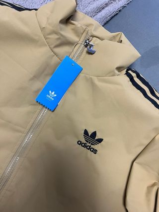 Chaqueta Adidas amarilla con rayas