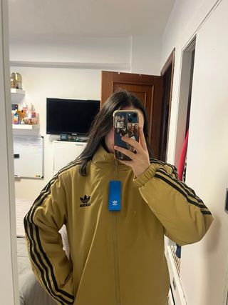 Chaqueta Adidas amarilla con rayas