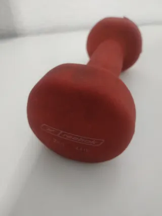 Mancuerna Reebok 2 kg para gimnasio.