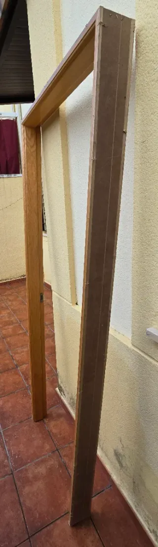 Puerta madera maciza con cristal