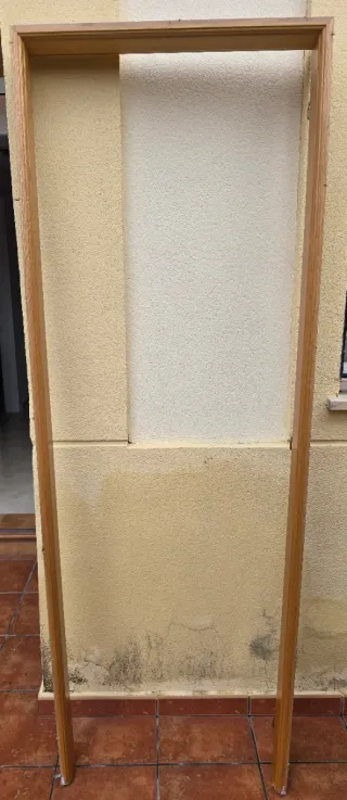 Puerta madera maciza con cristal