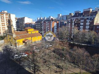 Piso en alquiler en La Chantría - La Lastra en León