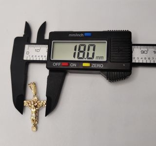 Colgante Cruz de oro de 18k, 3.83 g.