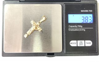 Colgante Cruz de oro de 18k, 3.83 g.
