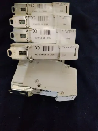 Material Eléctrico: Interruptores y Magnetotérmico