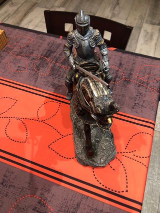 Figura caballero con espada