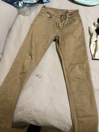 Pantalones beige sin estrenar