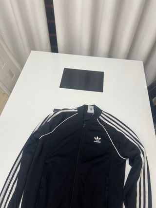 Chaqueta Adidas Negra con Rayas Blancas
