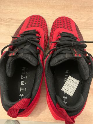 Under Armour TriBase Reign 6 Talla 45 Rojo Negro