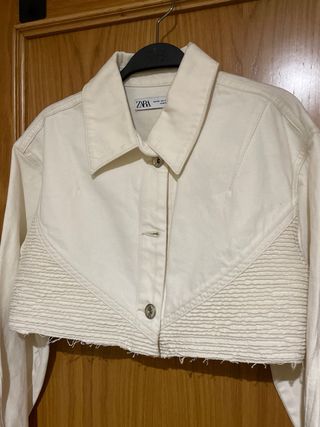 Chaqueta Zara corta blanca cruda