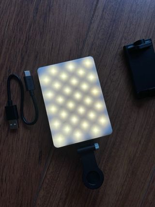 Foco LED para móvil con accesorios