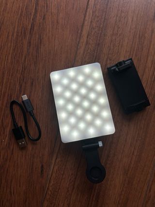 Foco LED para móvil con accesorios