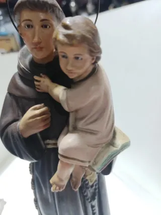 San Antonio de Padua figura religiosa