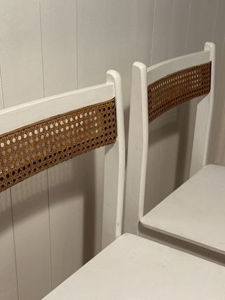 2 Sillas Madera Blanco y Ratán