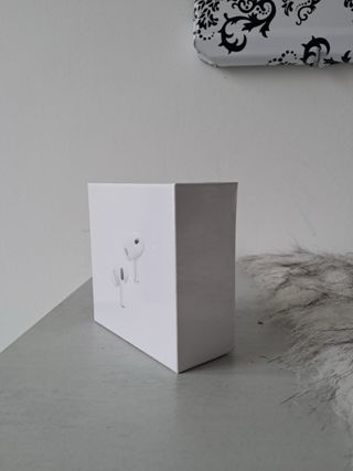 Auriculares Blancos Diseño 3D