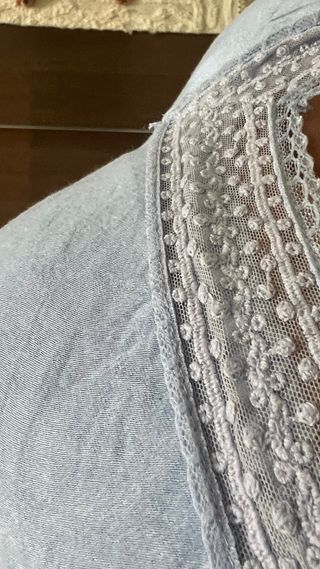 Top Stradivarius azul cielo talla M