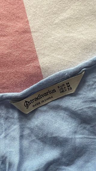 Top Stradivarius azul cielo talla M