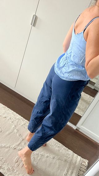 Top Stradivarius azul cielo talla M